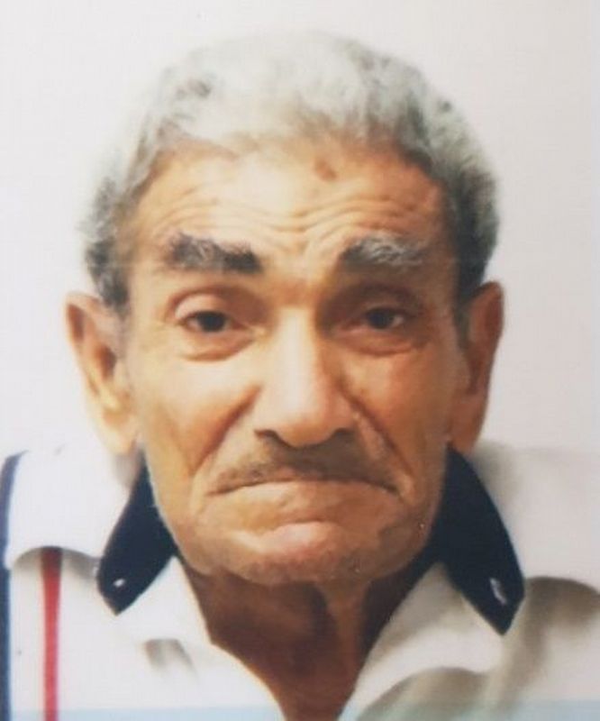 Αστυνομία ζητά τη βοήθεια των πολιτών για εντοπισμό του Ανδρέα Αγαθαγγέλου, 77 ετών, από τη Λάρνακα, ο οποίος ελλείπει από την οικία του στην περιοχή Αγίων Αναργύρων στη Λάρνακα, από σήμερα το πρωί.      Ο 77χρονος περιγράφεται ως μέτριας σωματικής διάπλασης, με γκρίζα κοντά μαλλιά, γκρίζο μούσι και κατά την αναχώρηση του φορούσε γκρίζα φανέλα με καφέ ρίγες και μαύρα αθλητικά παπούτσια.    Παρακαλείται οποιοσδήποτε γνωρίζει οτιδήποτε που μπορεί να βοηθήσει στον εντοπισμό του, να επικοινωνήσει άμεσα με το ΤΑΕ Λάρνακας στο τηλέφωνο 24804060-66, ή με τον πλησιέστερο Αστυνομικό Σταθμό ή με τους τηλεφωνικούς αριθμούς 112 ή 199, ή με τη Γραμμή Επικοινωνίας του Πολίτη στο 1460.