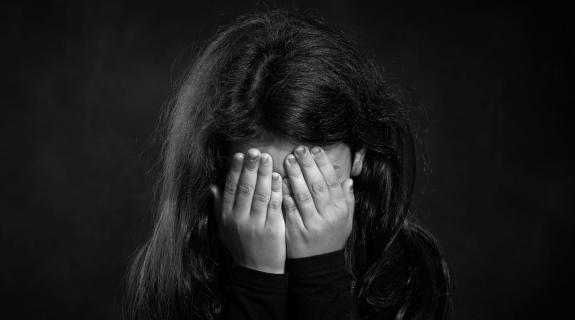 «Το έκανε ο παππούς»: Συγκλονιστική αποκάλυψη σεξουαλικής παρενόχλησης 5χρονης