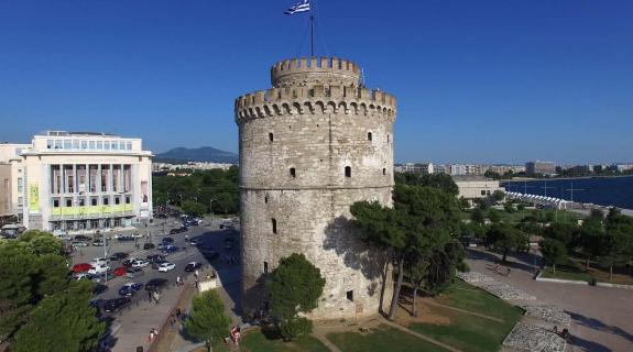 Θεσσαλονίκη: Άνδρας φέρεται να έπεσε από τον Λευκό Πύργο