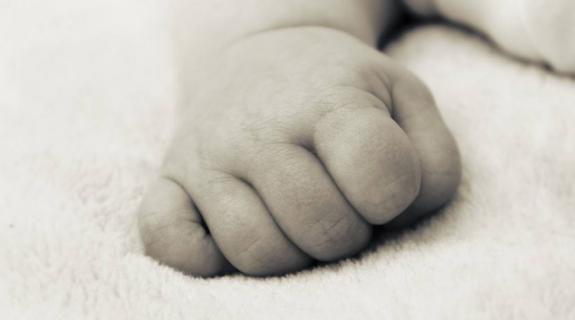 Σοκ με νεκρό μωρό ενός έτους στην Κω, έχει σημάδια σεξουαλικής κακοποίησης