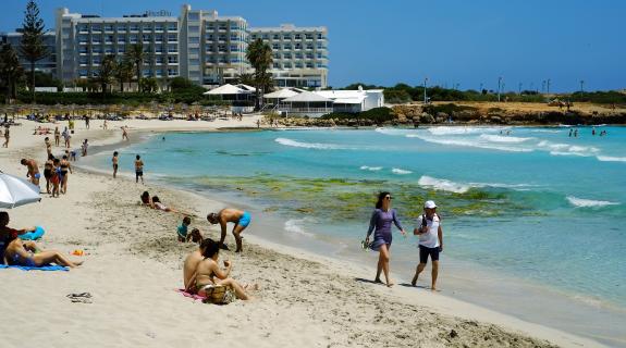 Διακοπές στην Κύπρο: Γιατί θα ξοδέψεις ίδια ή και λιγότερα από ότι στο εξωτερικό