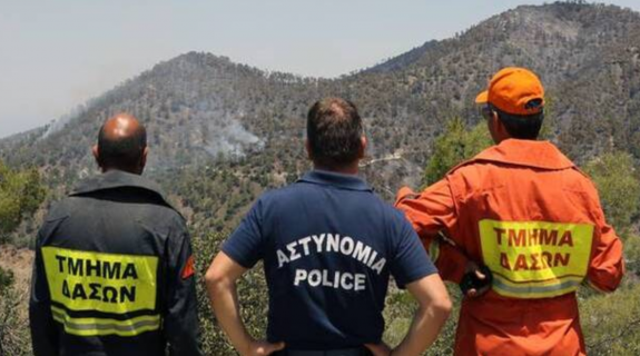 Φωτιά σε περιοχή κοντά στη Μονή Σταυροβουνίου από ανάφλεξη γεωργικού ελκυστήρα