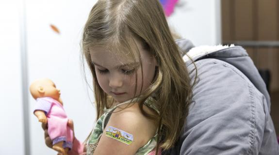 Μέσα Δεκεμβρίου αρχίζει ο εμβολιασμός παιδιών 5-11 ετών στην Ιταλία