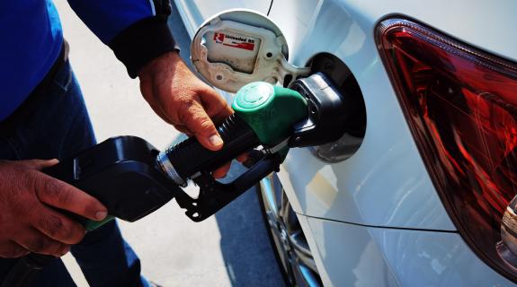 Μέχρι και 15 σεντ πιο ακριβή η βενζίνη σε διάστημα δυο εβδομάδων (ΒΙΝΤΕΟ)