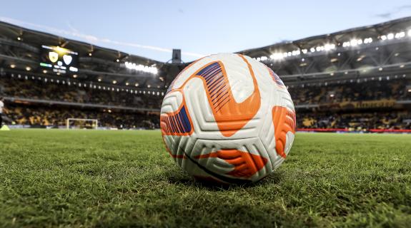 Super League: Μόνη πρώτη και στο +2 η ΑΕΚ μετά την ήττα του Παναθηναϊκού
