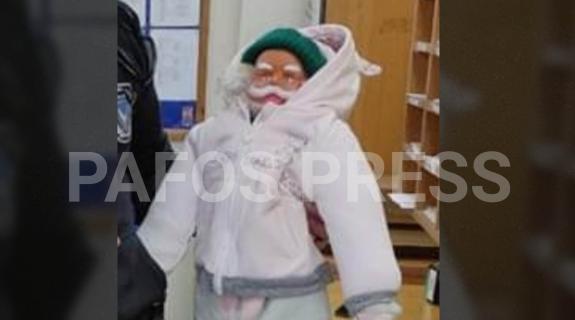 46χρονη ζητούσε ελεημοσύνη κρατώντας αντί βρέφος... κούκλα Άι Βασίλη (ΦΩΤΟ)