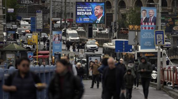 Αναλυτές κρούουν τον κώδωνα του κινδύνου για κατάρρευση της τουρκικής οικονομίας