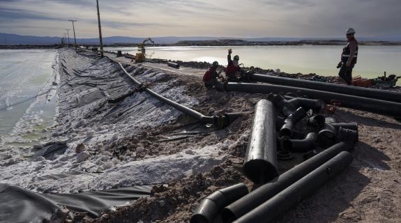 Η Γαλλία θέλει να συνεργαστεί με τη Χιλή στην εξόρυξη λιθίου