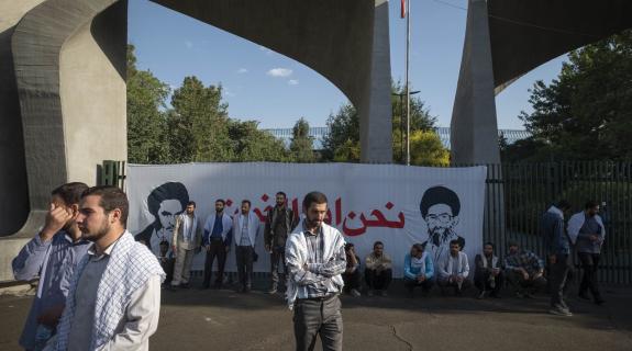 Ιράν: Αναμενόμενη νίκη για τους συντηρητικούς στις βουλευτικές με ρεκόρ αποχής