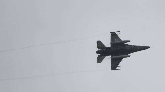 Εντοπίστηκε σώος ο πιλότος του F-16 που κατέπεσε στη νήσο Ψαθούρα