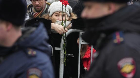 «Διαδήλωση» με δεκάδες συλλήψεις η ταφή του Αλεξέι Ναβάλνι