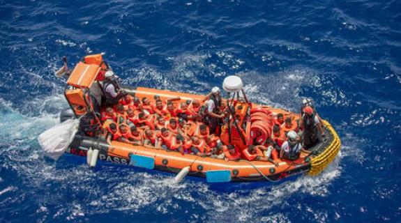 Νέα ναυτική τραγωδία ανοικτά της Λιβύης, αγνοούνται πολλοί μετανάστες