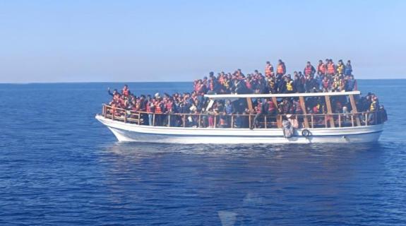 Άγγιξαν τις 2,700 οι αφίξεις μεταναστών δια θαλάσσης από την αρχή του χρόνου