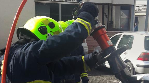 Με διασωστικό εξοπλισμό για θεομηνίες-ατυχήματα ενισχύει η ΕΚΟ την Πυροσβεστική