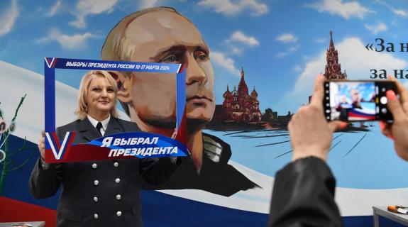 Με συλλήψεις και παρατράγουδα οι εκλογές στη Ρωσία (ΒΙΝΤΕΟ)