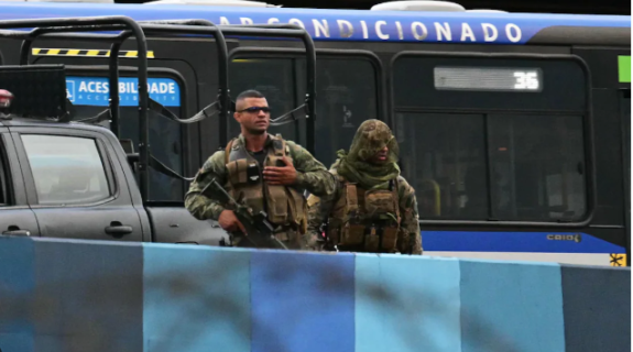 Έληξε το θρίλερ της ομηρίας σε λεωφορείο στη Βραζιλία (ΒΙΝΤΕΟ)