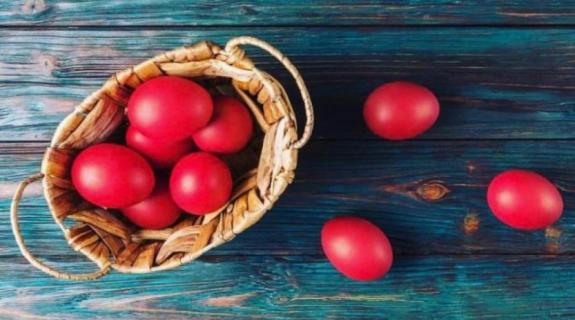 3 συμβουλές για να βάψεις φέτος τα πιο τέλεια πασχαλινά αυγά