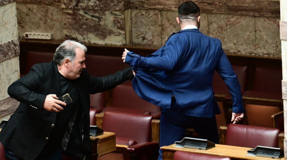 Πρώην βουλευτής Σπαρτιατών γρονθοκόπησε βουλευτή της Ελληνικής Λύσης