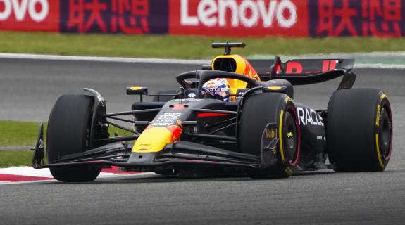 Ταχύτερος ο Φερστάπεν και 1-2 για την Red Bull στις κατακτήριες της Κίνας