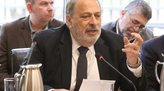 Στήριξη στα αιτήματα των δημόσιων κατηγόρων εξέφρασε στη Βουλή ο Σαββίδης