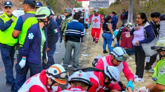 Ασύλληπτο τροχαίο στο Μεξικό με τουλάχιστον 14 νεκρούς και 31 τραυματίες
