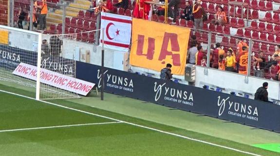 Ανάρτησε σημαία του ψευδοκράτους η Γαλατάσαραϊ, ζητά τιμωρία από UEFA η ΠΑΕΕΚ