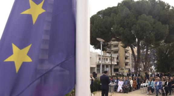 Πραγματοποιήθηκε η έπαρση της σημαίας ΕΕ για την Ημέρα της Ευρώπης