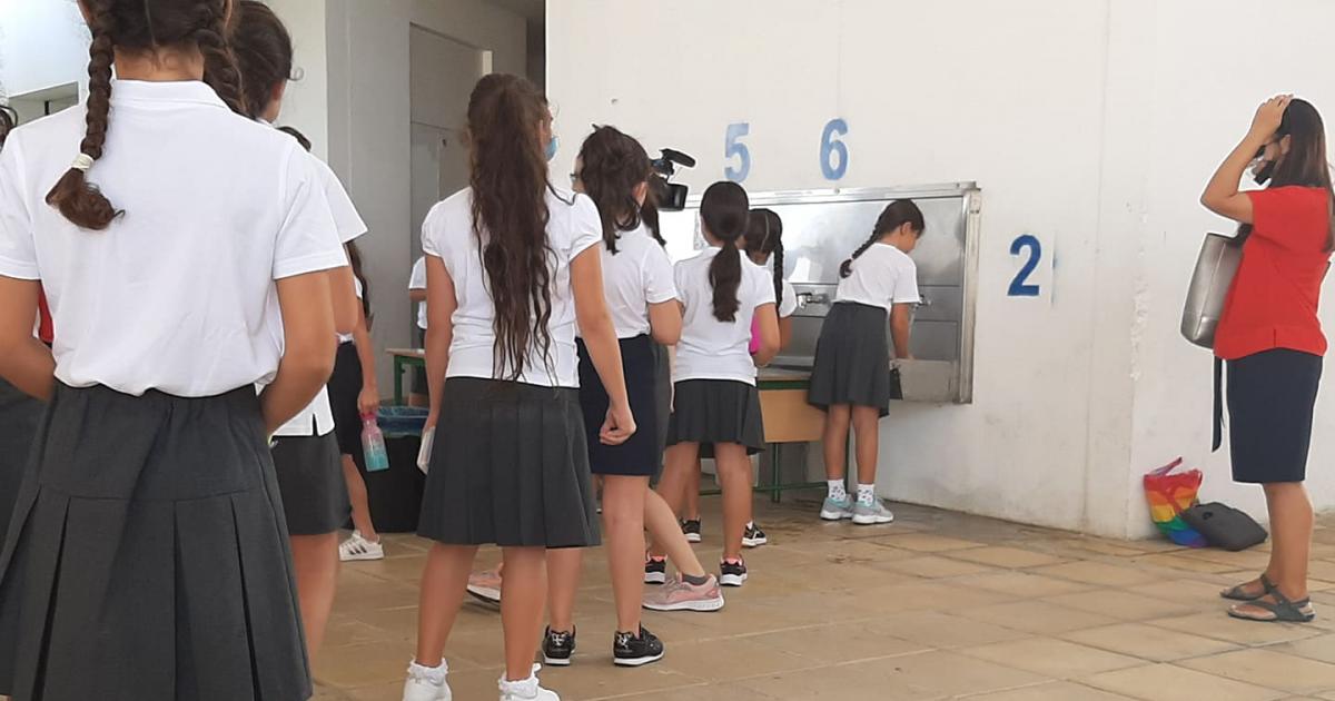Οι μαθητές επιστρέφουν στο δημοτικό σχολείο “κλειδαριές” την Τετάρτη (ΒΙΝΤΕΟ)