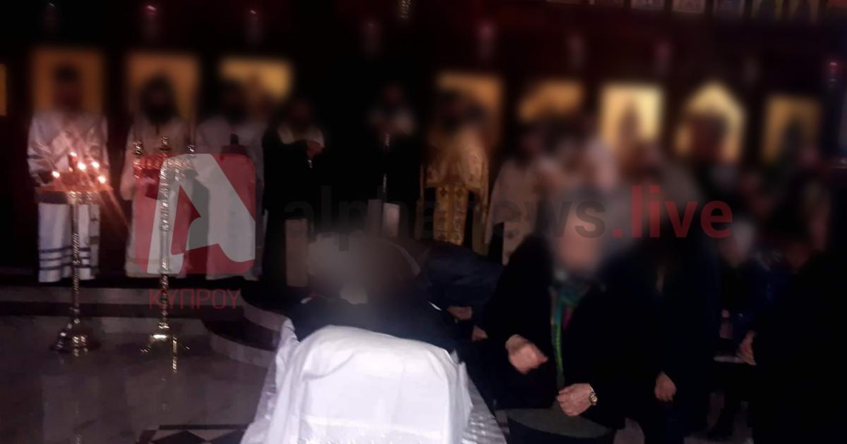 Εικόνες από την κηδεία ενός ηλικιωμένου ασθενούς κοροναϊού στο Μοναστήρι Avdelero