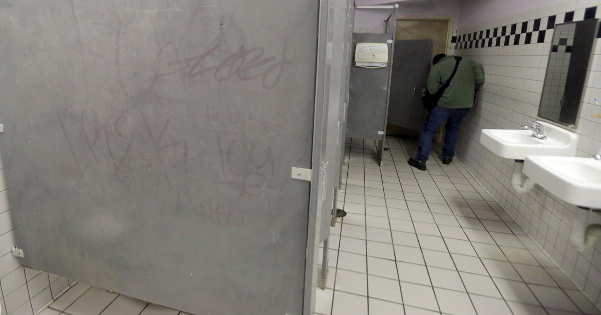 Η δασκάλα ανέφερε ότι δέχτηκε σεξουαλική επίθεση στις τουαλέτες της σχολής της