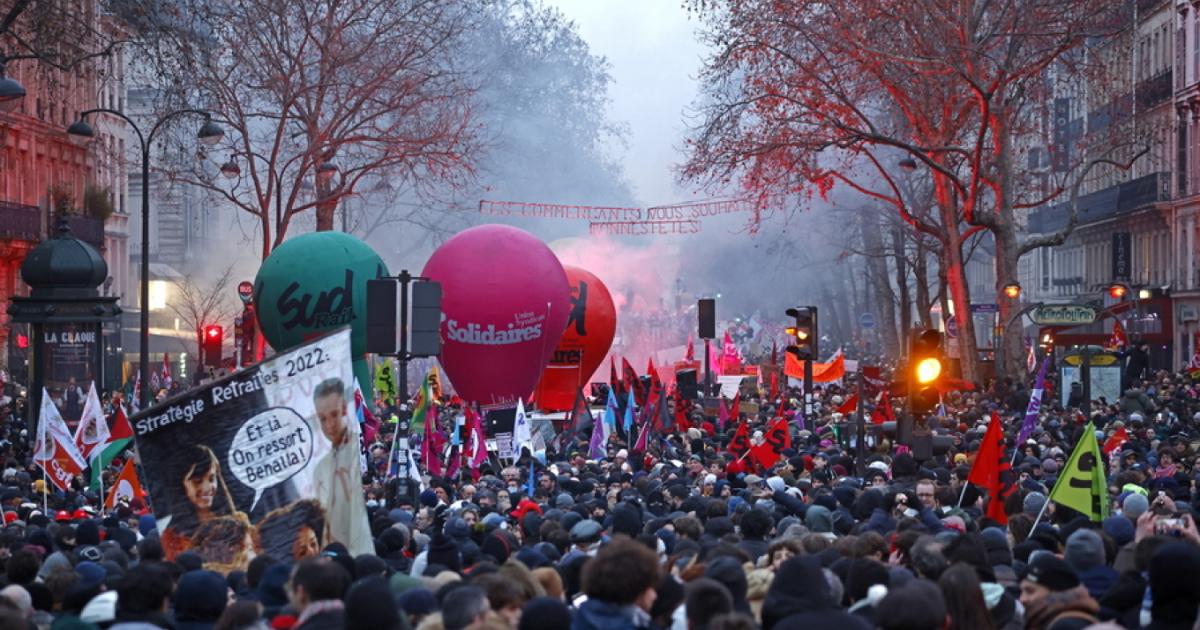 France : Manifestations massives contre la réforme des retraites de Macron (VID)