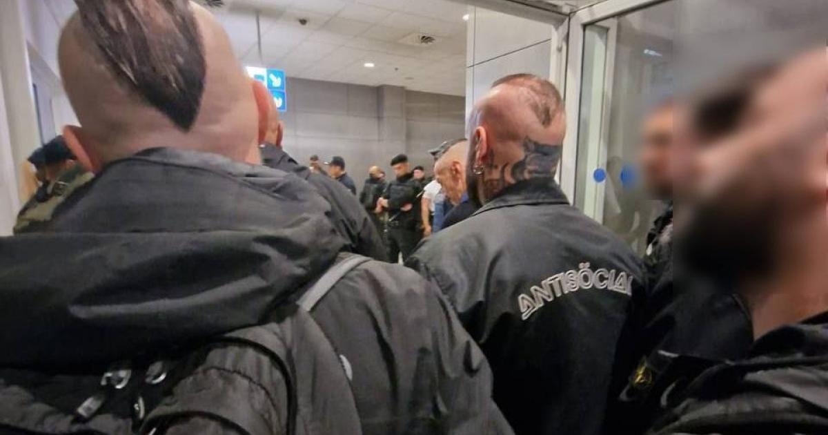 Arrestati 21 italiani di destra all’aeroporto “Eleftherios Venizelos”.