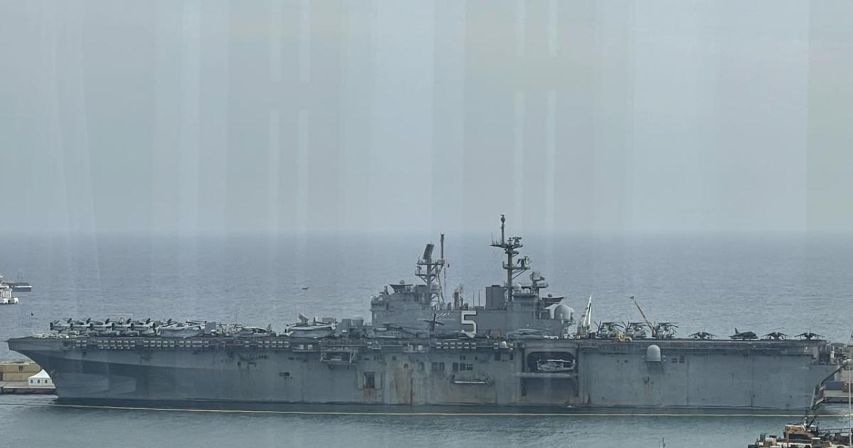Car une frégate française et l'USS BATAAN sont dans le port de Larnaca