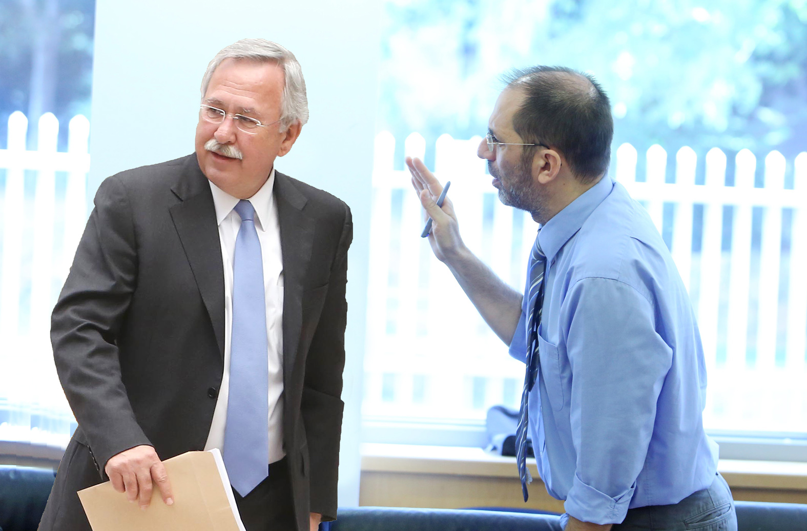 Με "αφιέρωση" απαντάει ο ΥΠΕΣ στον Γενικό Ελεγκτή και Γ. Περδίκη