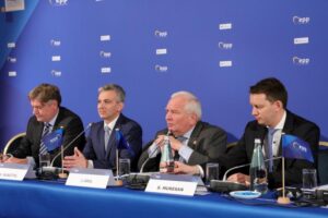 Το ΕΛΚ δείχνει στην τ/κ πλευρά το τραπέζι των διαπραγματεύσεων