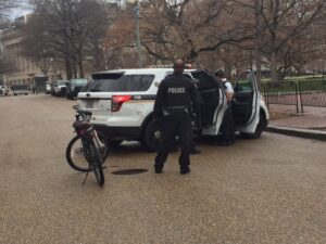 Συναγερμός στον Λευκό Οίκο απο μυστηριώδες δέμα