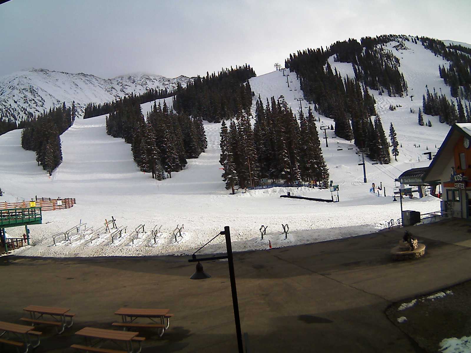 Χιονοστιβάδα παρασέρνει 8 μαθητές στην Ιαπωνία