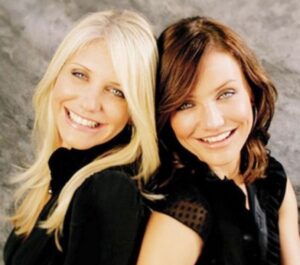 Αδέρφια που μοιάζουν σαν δύο σταγόνες νερό!