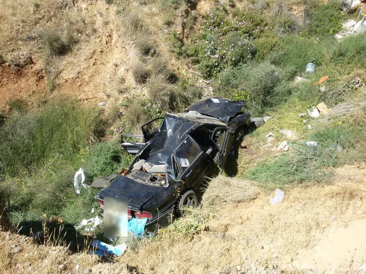 "Βουτιά" σε χαράδρα ύψους 25 μέτρων έκανε όχημα που οδηγούσε νεαρός (ΦΩΤΟ)