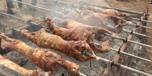 Δείτε πως έφαγαν οι Κύπριοι την Κυριακή του Πάσχα (ΒΙΝΤΕΟ)