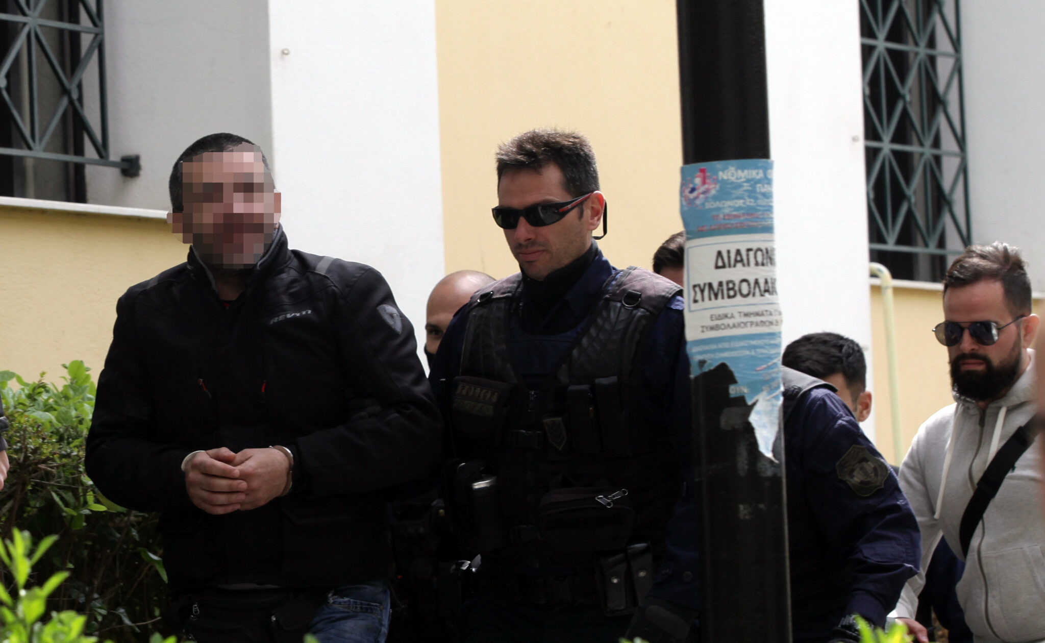 Αντιμετωπίζει μέχρι και οριστική παύση ο χρυσαυγίτης για τον ξυλοδαρμό φοιτητή