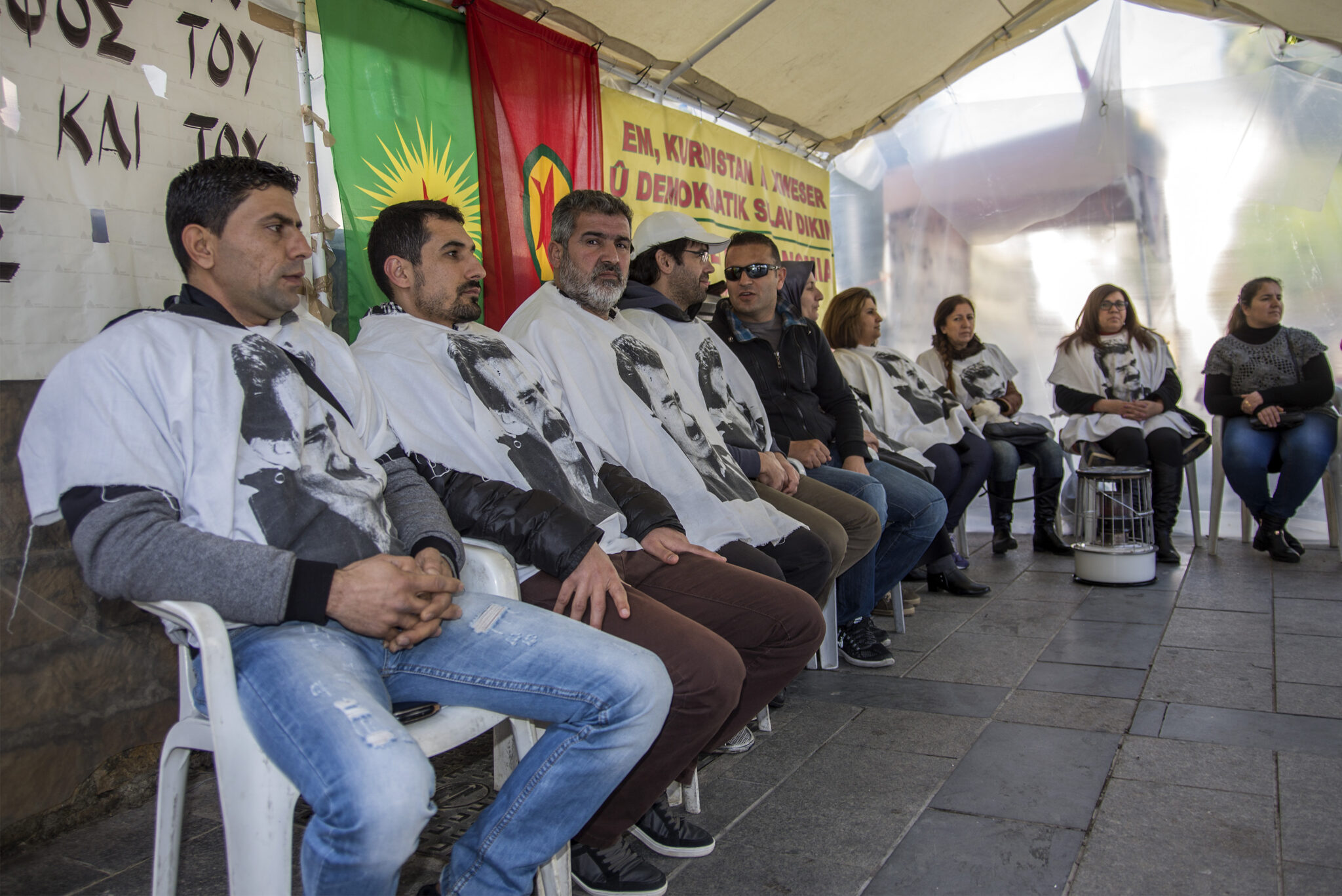 Διέκοψαν την απεργία πείνας οι 12 Σύροι πρόσφυγες