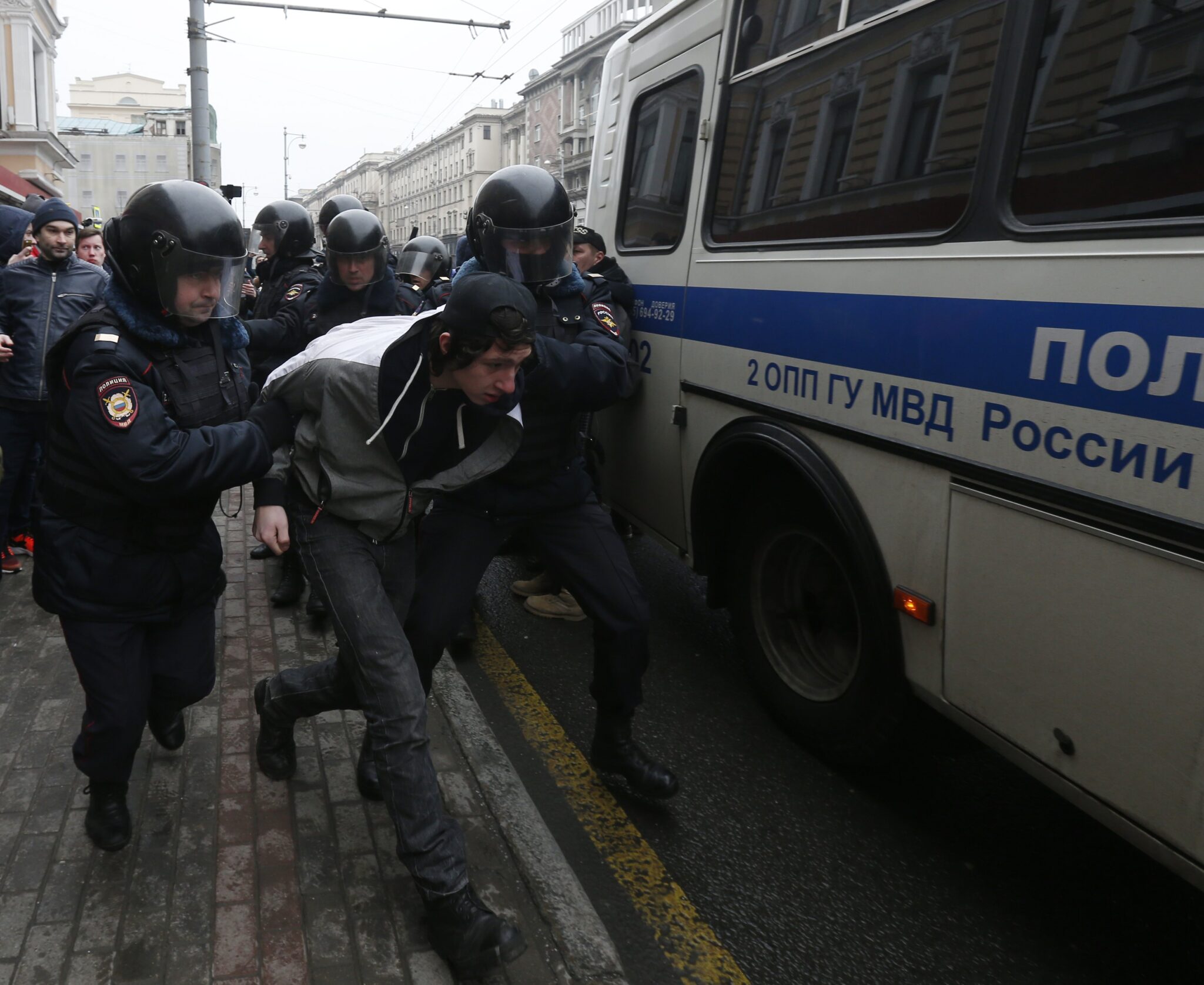 Συνεχίζονται οι διαδηλώσεις και οι συλλήψεις στη Μόσχα