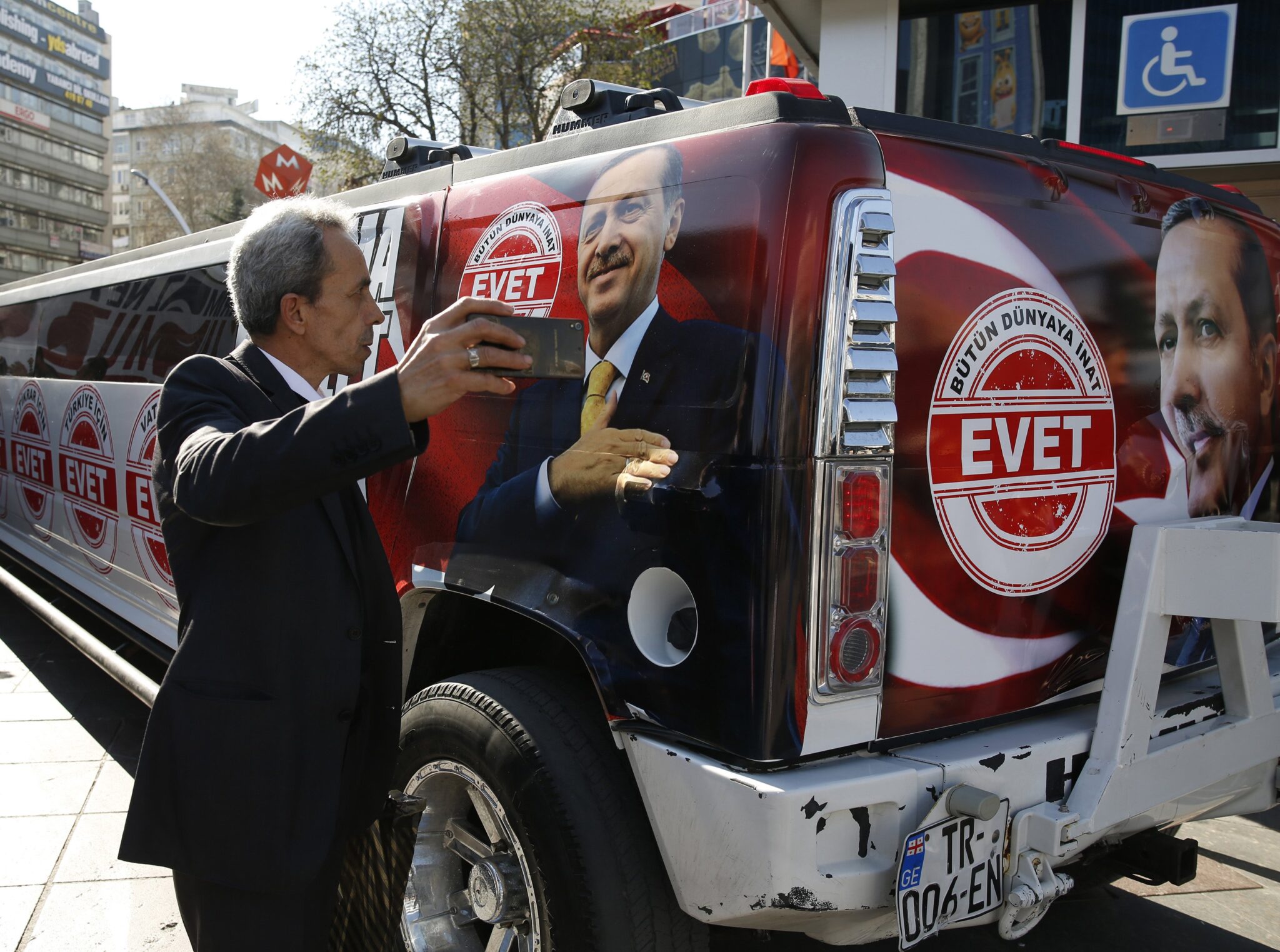 24 συλλήψεις πριν το κρίσιμο δημοψήφισμα της Τουρκίας