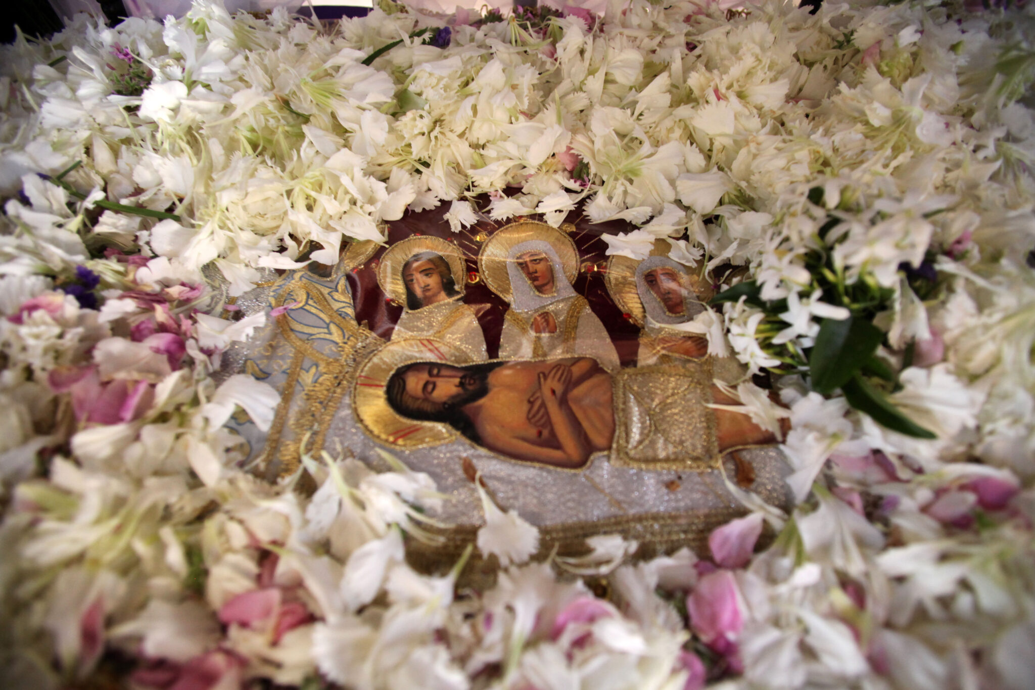 Ρίγη συγκίνησης στην Ακολουθία του Επιταφίου στο Abu Dhabi (ΒΙΝΤΕΟ)