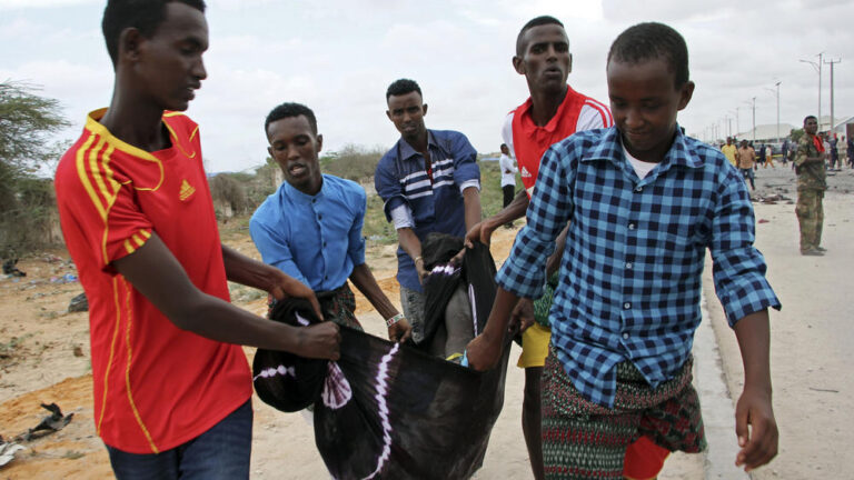 Παγιδευμένο αυτοκίνητο με εκρηκτικά σκότωσε 15 ανθρώπους στη Σομαλία