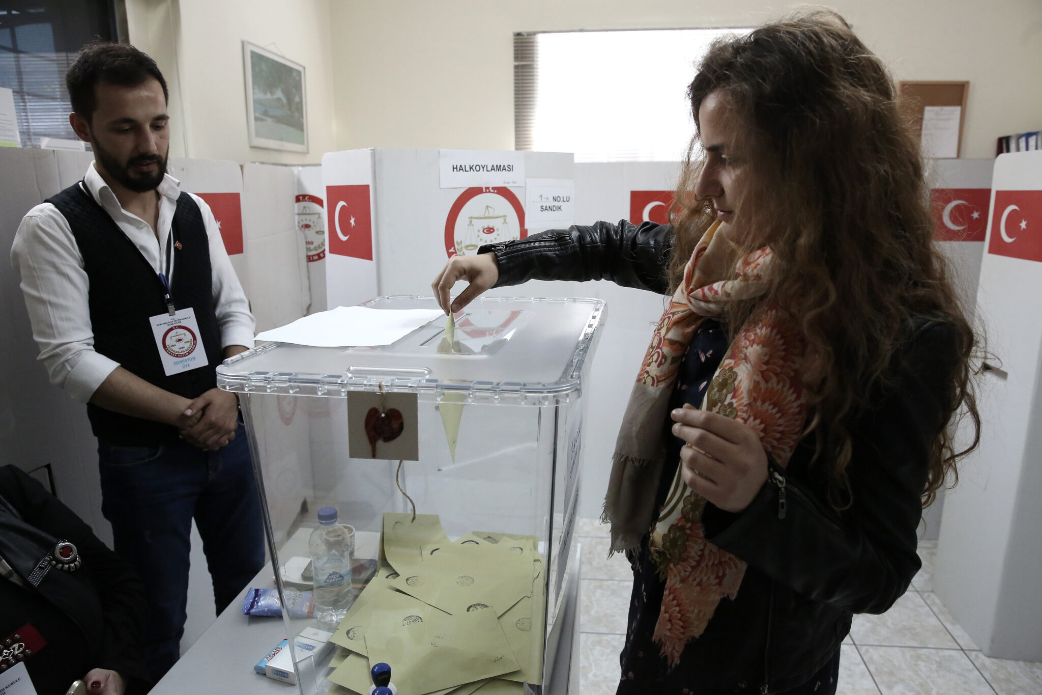 Έκλεισαν οι κάλπες στα κατεχόμενα για το δημοψήφισμα στην Τουρκία