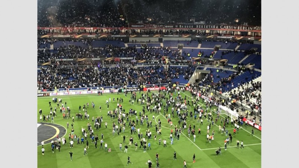 Πρωτοφανή επεισόδια στο Λυόν-Μπεσίκτας: Επίθεση Τούρκων στους Γάλλους! (vids)