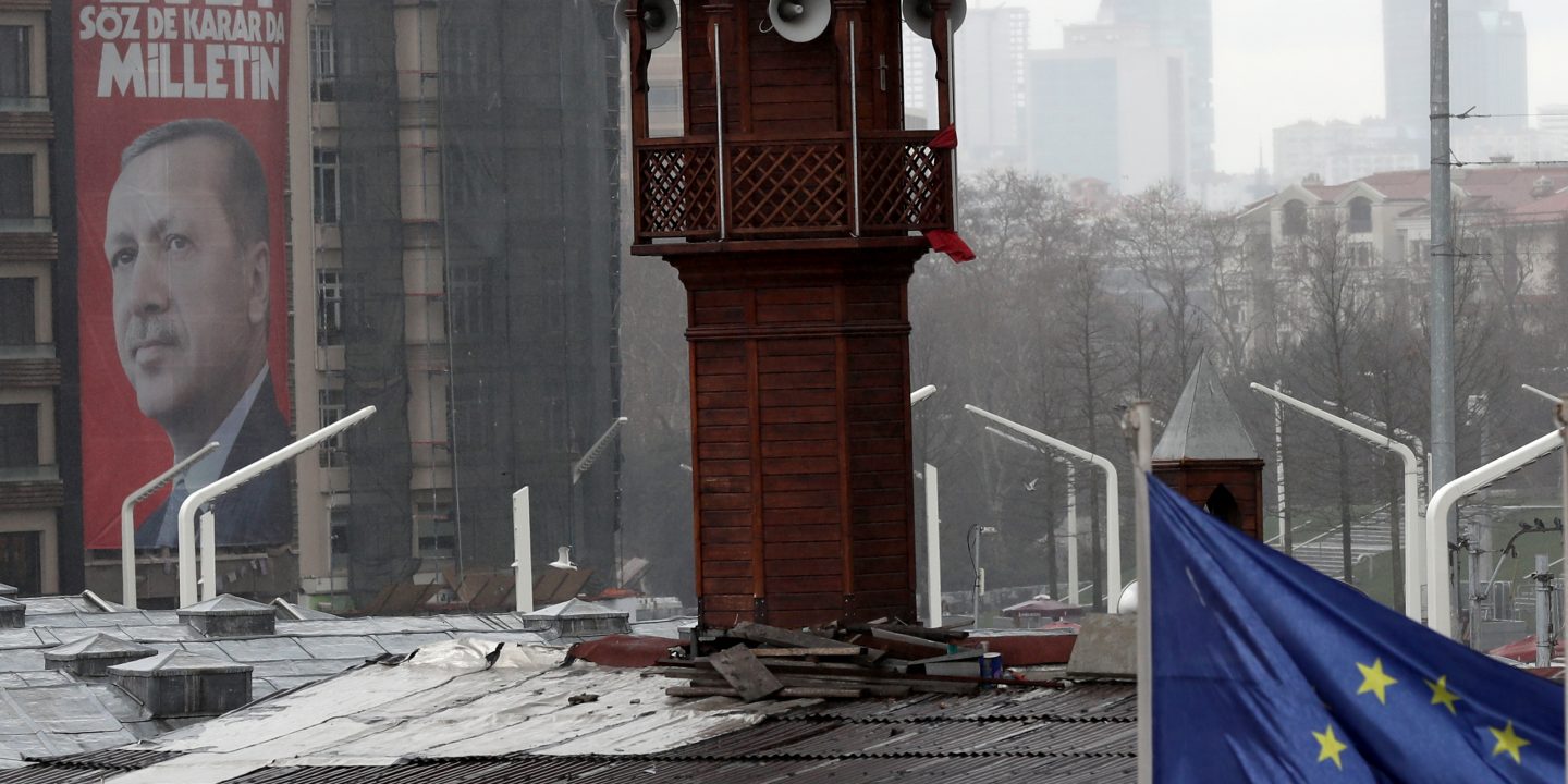 Σύννεφα πάνω από την Τουρκία μετά το δημοψήφισμα