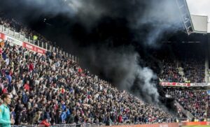 Eπεισοδιακό το ντέρμπι Αιντχόφεν-Άγιαξ στην Ολλανδία